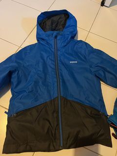 Snow/ Ski jacket kids (decathlon) with free mittens
