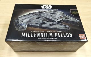Bandai Star Wars Millennium Falcon Model Kit
