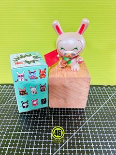 Kidrobot Dunny Series 4 Fortune Cat