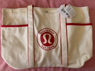 BNWT Lululemon Daily Multi-Pocket Canvas Tote Bag 20L Logo in Natural/Lululemon Red