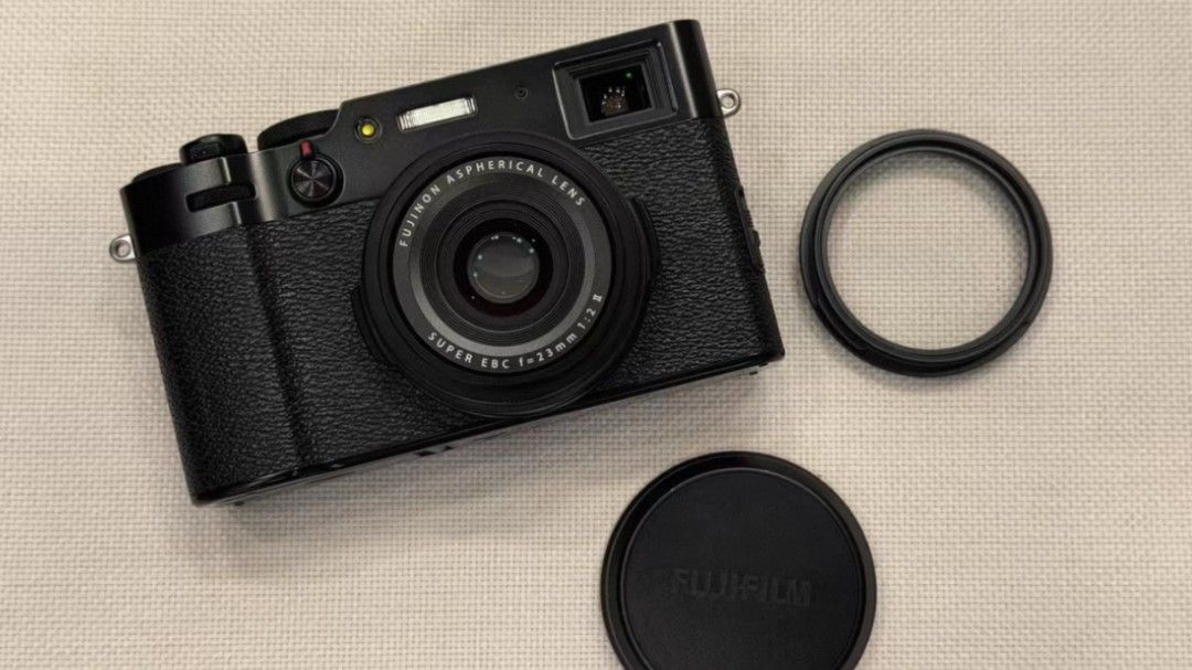 Fuji X100V black (Category: Cameras) located in Singapore. Submitted by oncelovedlenses (Listing ID 1381300214, Image 3). Description: Excellent condition, no issues, all functions working perfectly. Available for inspection. Includes battery, charger, and shoulder strap..