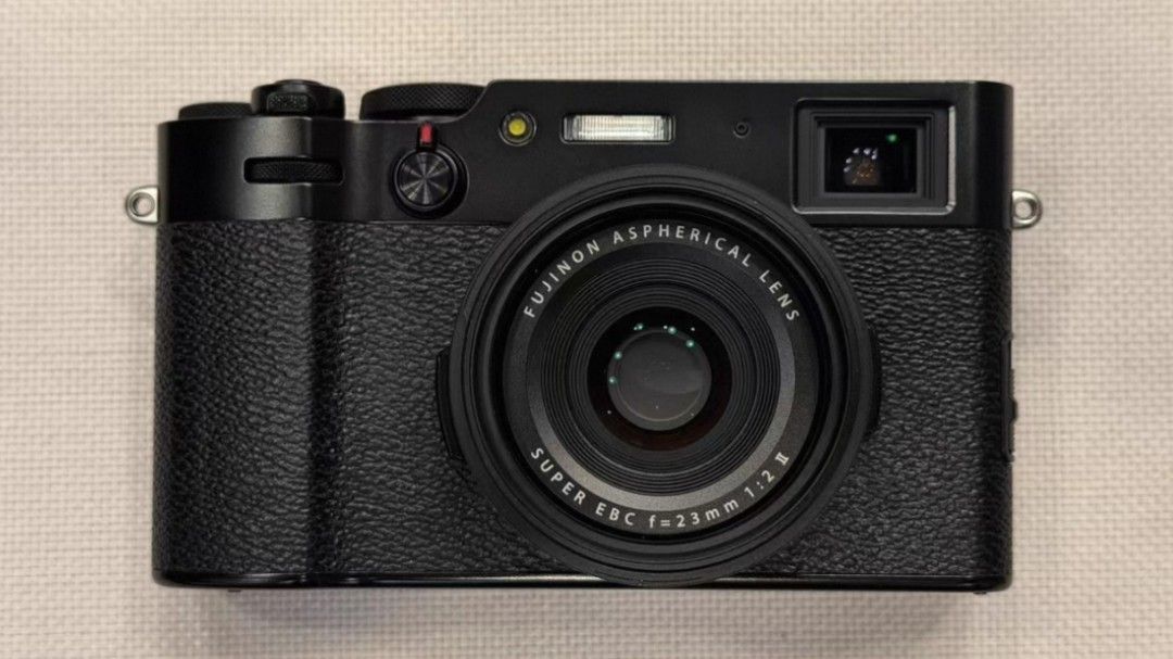 Fuji X100V black (Category: Cameras) located in Singapore. Submitted by oncelovedlenses (Listing ID 1381300214, Image 1). Description: Excellent condition, no issues, all functions working perfectly. Available for inspection. Includes battery, charger, and shoulder strap..