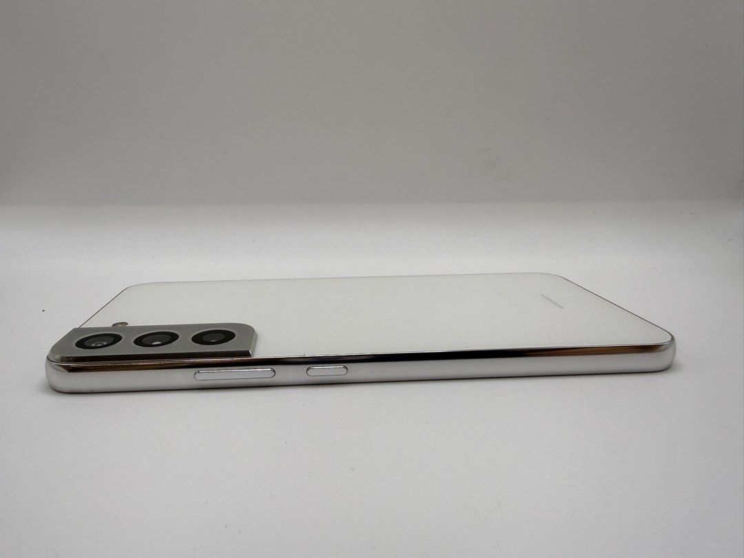 Galaxy S22+ 5G White 256GB (Category: Samsung) located in Singapore. Submitted by gadgetsurelutionsg (Listing ID 1412433838, Image 5). Description: .