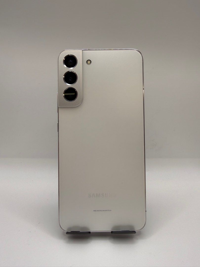 Galaxy S22+ 5G White 256GB (Category: Samsung) located in Singapore. Submitted by gadgetsurelutionsg (Listing ID 1412433838, Image 1). Description: .