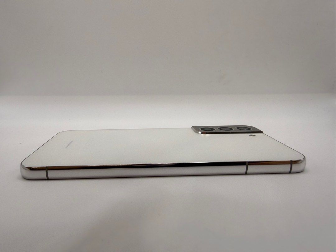 Galaxy S22+ 5G White 256GB (Category: Samsung) located in Singapore. Submitted by gadgetsurelutionsg (Listing ID 1412433838, Image 3). Description: .