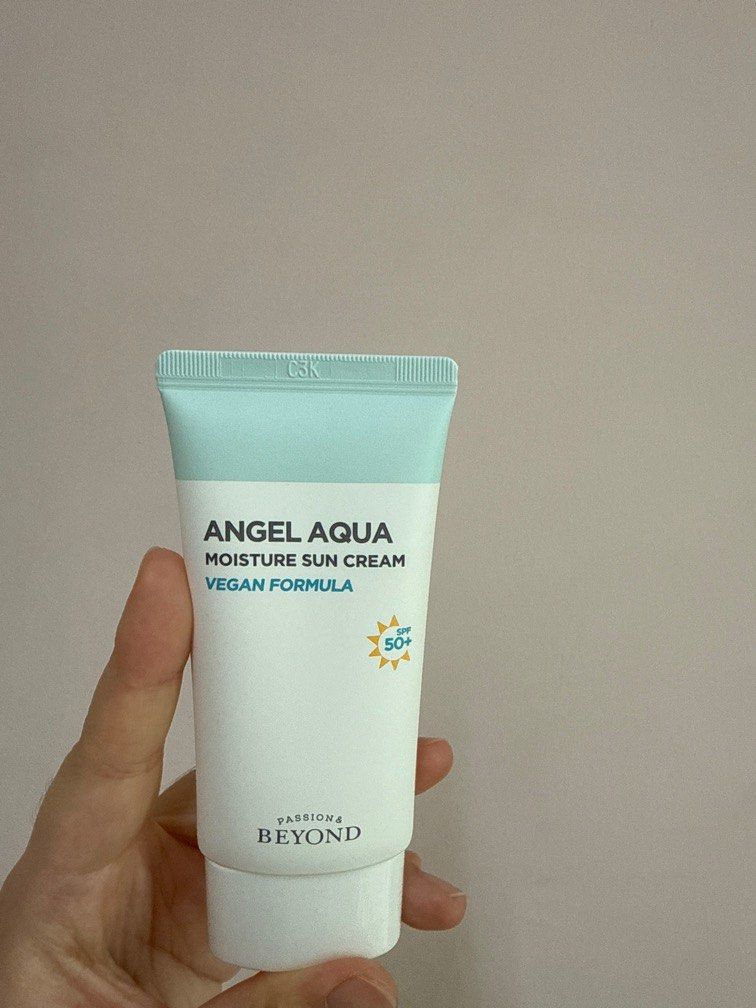 ANGEL AQUA MOISTURE SUNSCREEN (Category: Face Care) located in Singapore. Submitted by iwbetaitai (Listing ID 1408179002, Image 3). Description: Brand new w box ! .