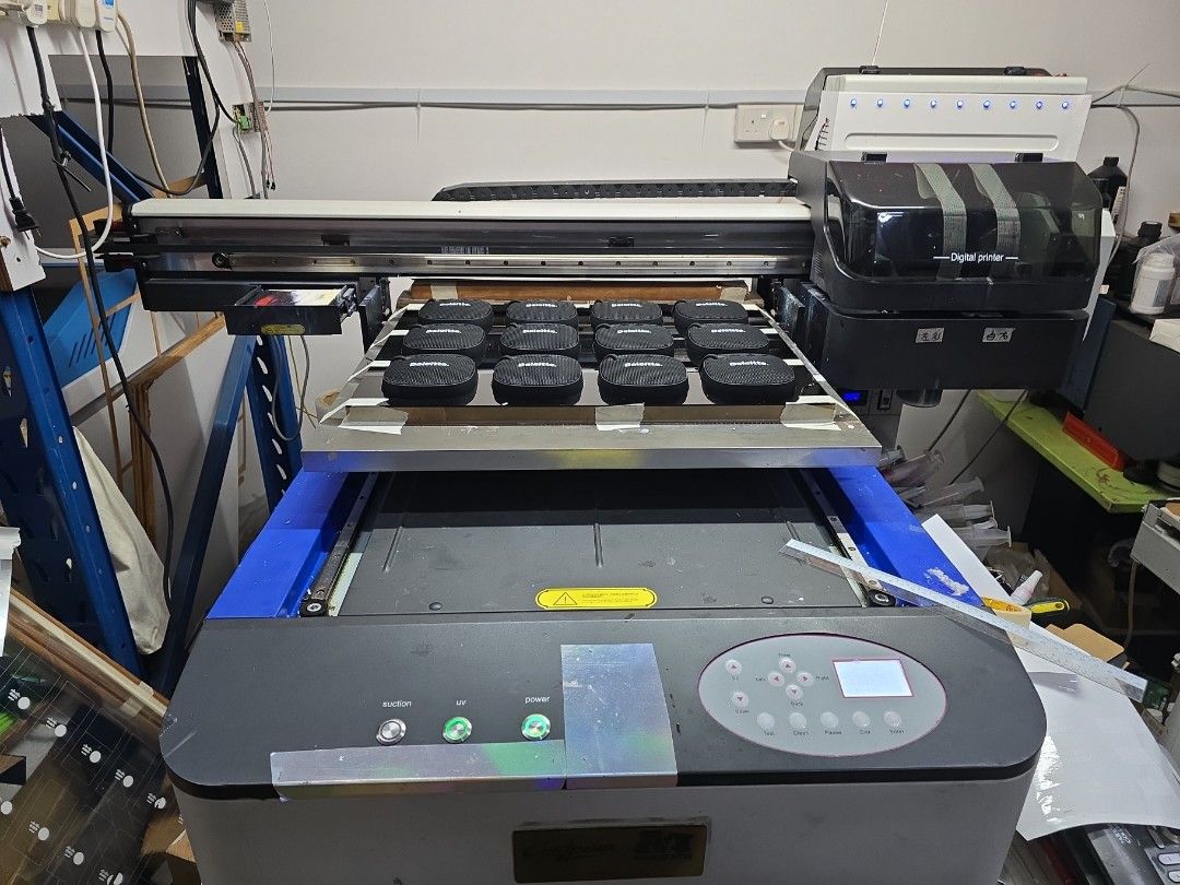 600mmx900mm Flatbed uv printerThe machine is still in production printing (Category: Printers, Scanners & Copiers) located in Singapore. Submitted by dereklhh (Listing ID 1354587985, Image 5). Description: This machine is going to be upgraded to a larger one operating normally Maintenance costs are very low. .The machine is still in operation.You can come and see how it works at any time..