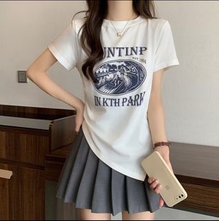 V slit cutting white shirt Thrift Women New Fashion Front Shoulder Design Printed Sexy Fashion Versatile Top special cutting shirt white park sharp ending trendy pretty gen z y2k boat print 1994 fairycore cottage core douyin tiktok