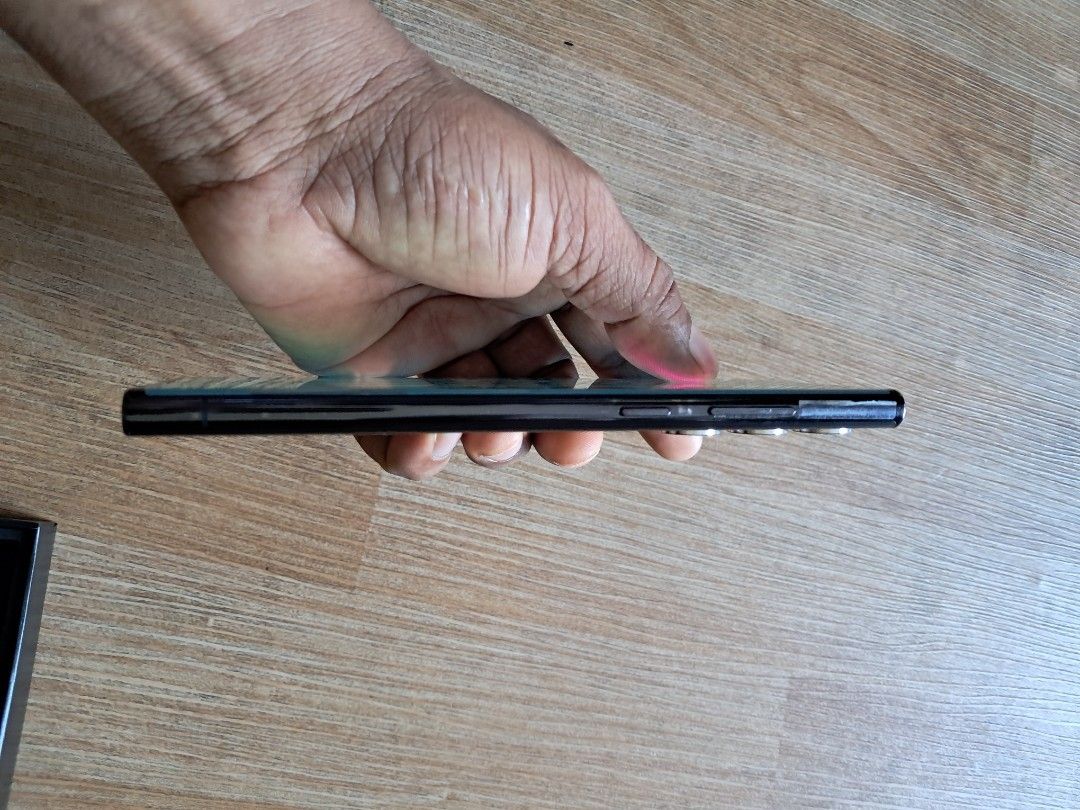 Galaxy S22 Ultra 5G 256GB Phantom Black (Category: Samsung) located in Singapore. Submitted by rejwan-161 (Listing ID 1364414993, Image 5). Description: This item very good conditions. No have any functional issue. Battery health is good..