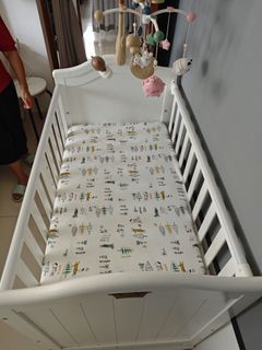 婴儿床 baby crib