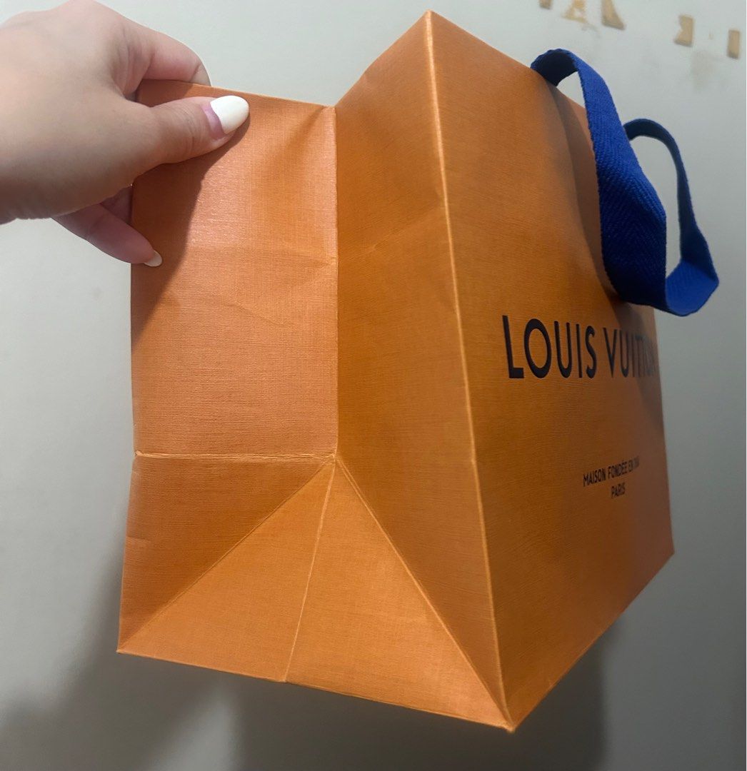 Louis Vuitton Paper Bag, Box and Dust Bag (Category: Tote Bags) located in Singapore. Submitted by evatan19 (Listing ID 1383684620, Image 2). Description: - Meetups available at Boon Lay or Jurong East MRT stations - Same-day delivery option available.