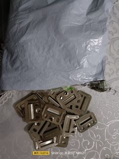 Wall panel mounting plate