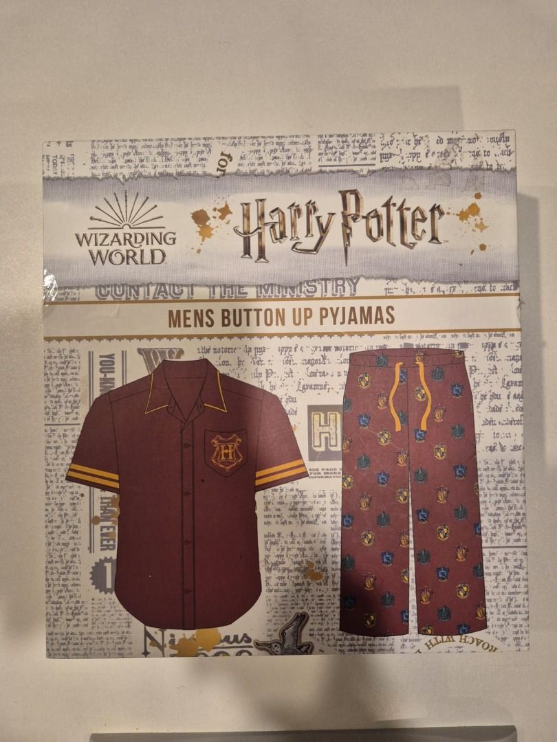 Harry Potter Gift Box (Empty) (Category: Sleep and Loungewear) located in Singapore. Submitted by oddgem_d6ef98 (Listing ID 1379186165, Image 1). Description: Harry Potter Gift Box -Perfect Gift Box for Harry Potter fans - The box is empty. You can place whatever gift items you want. .