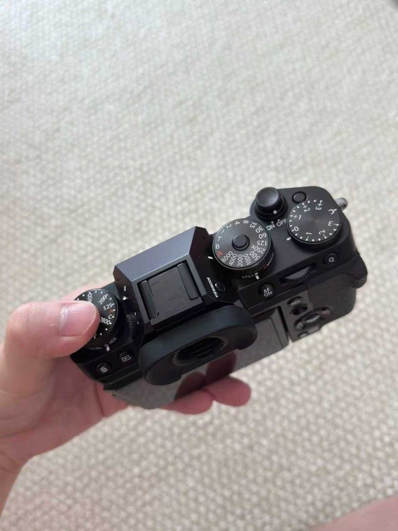 Fuji XT5 body (Category: Cameras) located in Singapore. Submitted by oncelovedlenses (Listing ID 1337044974, Image 3). Description: The camera is fully functional, has not been refurbished or disassembled. ●Preferably meet-up deal to keep the deal safe for both parties, direct doorstep delivery can also be arranged for free if really needed. :) About us - Once Loved Lenses: Premium pre-owned cameras stocked in our international logistics centers.