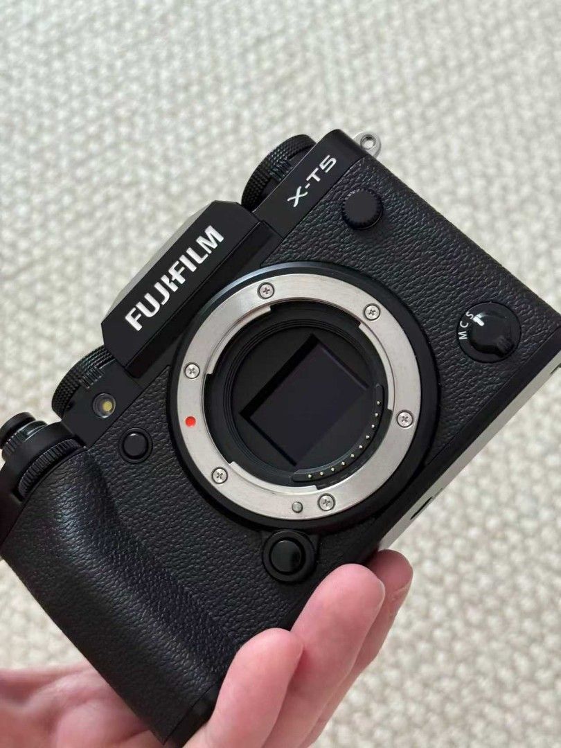Fuji XT5 body (Category: Cameras) located in Singapore. Submitted by oncelovedlenses (Listing ID 1337044974, Image 2). Description: The camera is fully functional, has not been refurbished or disassembled. ●Preferably meet-up deal to keep the deal safe for both parties, direct doorstep delivery can also be arranged for free if really needed. :) About us - Once Loved Lenses: Premium pre-owned cameras stocked in our international logistics centers.
