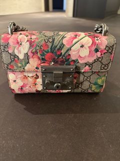 Gucci GG supreme monogram blooms small padlock shoulder bag beige multi colour dry rose