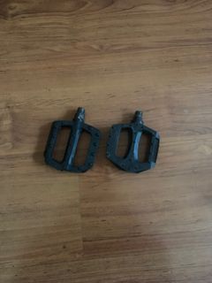 black pedal for any bicycle