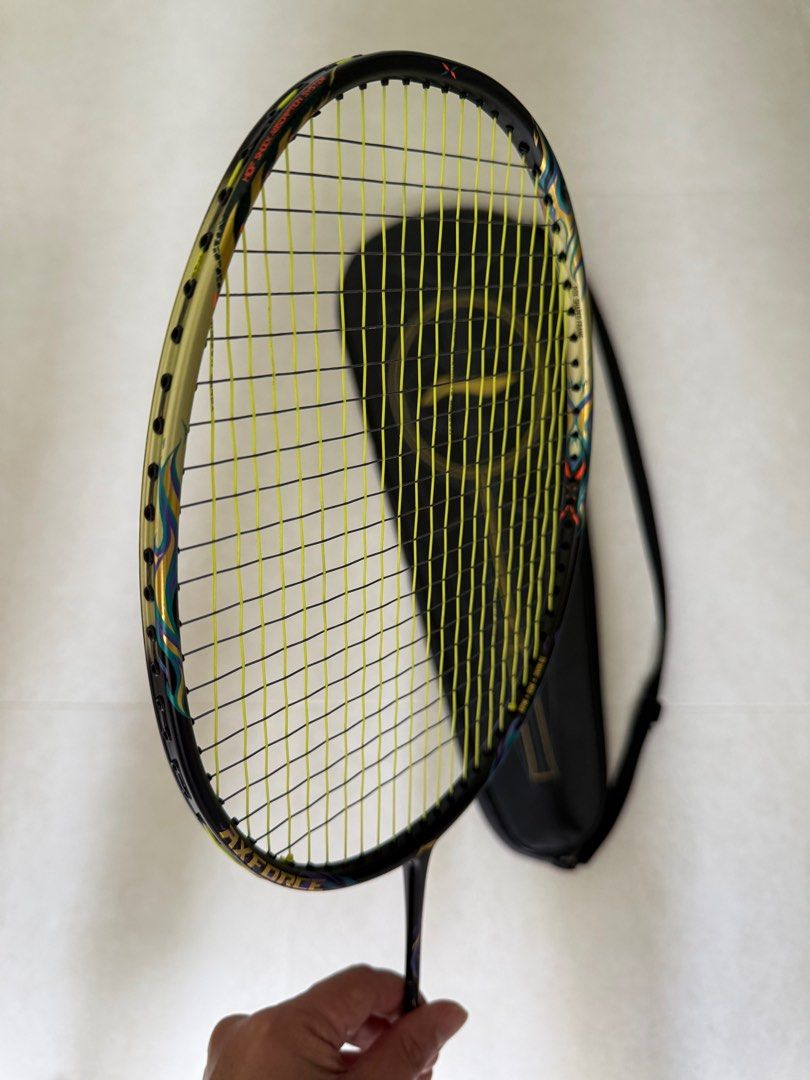 Li-ning Axforce 100 Black Gold 4UG5 (Category: Racket & Ball Sports) located in Singapore. Submitted by xleirbag (Listing ID 1392179266, Image 1). Description: Good like new. Well taken care off. Includes - Strung with Aerobite Boost, 25lbs x 27lbs - matching original racket bag No trading, nego possible but no low ballers please.