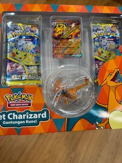Pokemon Charizard Card Set with Keychain exclusive