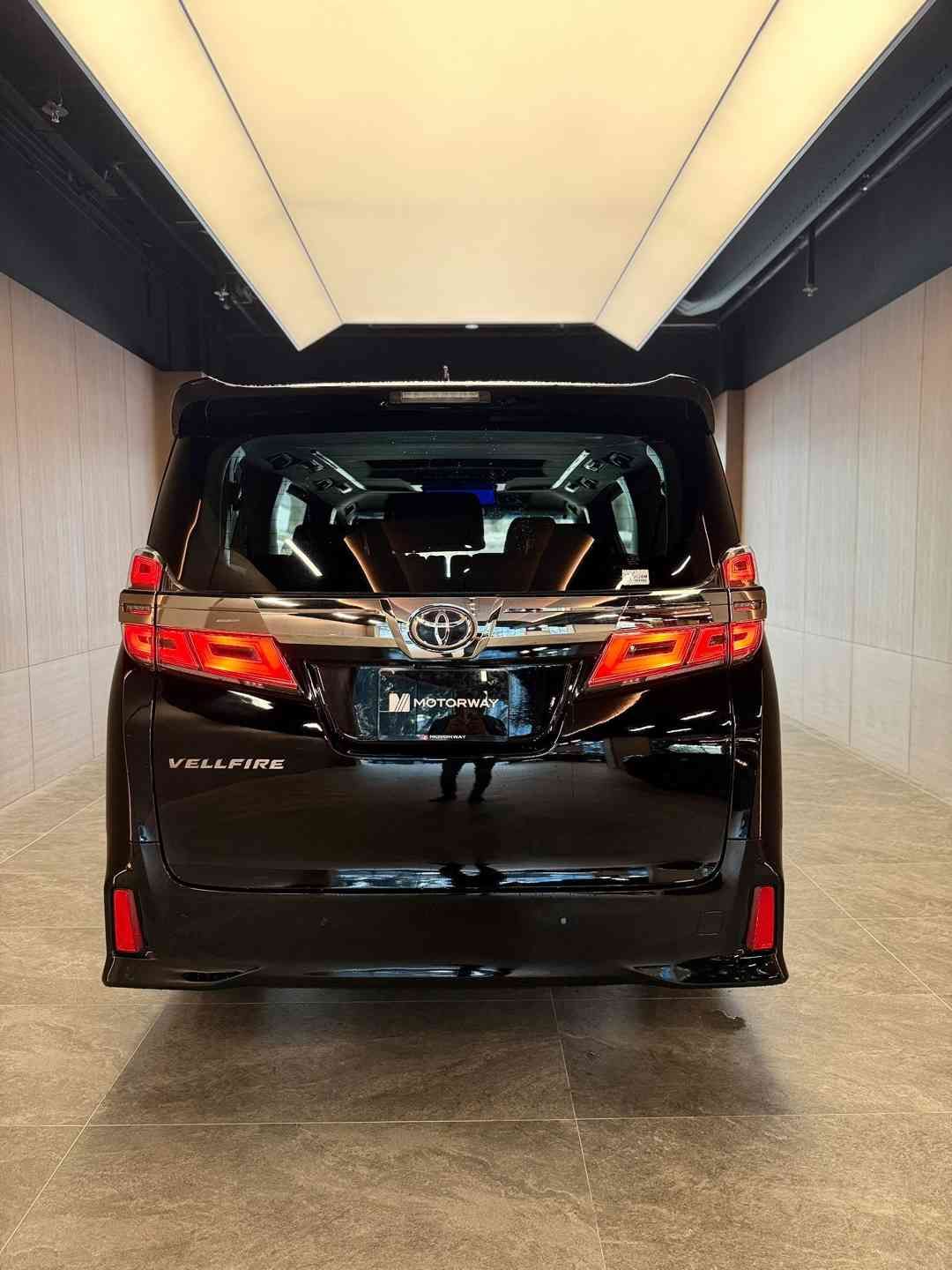 Toyota Vellfire 2.5 Z 7-Seater (A) (Category: Used Cars) located in Singapore. Submitted by motorway (Listing ID 1438346163, Image 7). Description: Trade-in welcome! Easy and flexible finance options available. Contact our friendly salesperson for more information! Don't miss! Features: Powered by a responsive 2.5a, 4 cylinders inline 16 valve DOHC chain drive with dual VVT-I multi function steering, ABS, airbags, cruise control. Accessories: Key