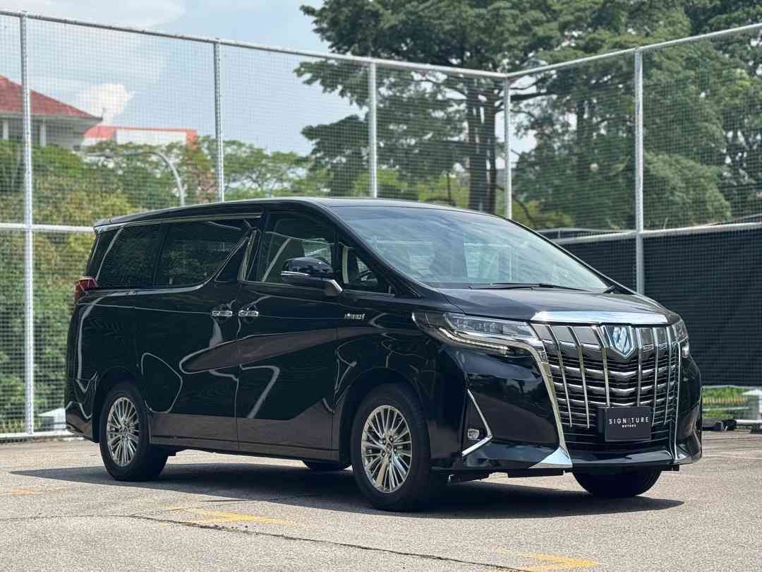 Toyota Alphard Hybrid 2.5 Elegance (A) (Category: Used Cars) located in Singapore. Submitted by signaturemotors (Listing ID 1456320049, Image 2). Description: Showroom: 237 ALEXANDRA ROAD 237 Alexandra Road #02-04 Singapore 159929 Full Agent Maintained! Non-PHV Usage! Very Elegant & Spacious MPV! Come with 17" Sports Rim. 2nd Row Power Captain Seats With Ottoman. Lane Departure Assist. Reverse Camera. Pre-Collision System. Dual Power Sliding door