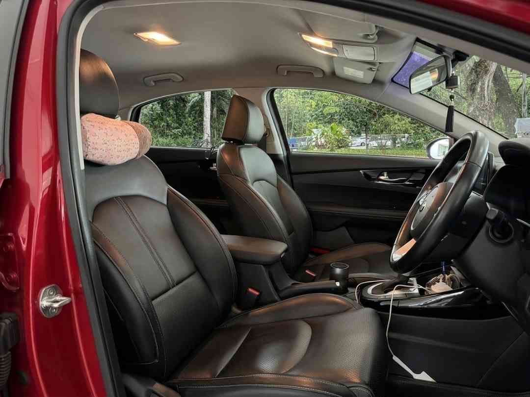 Kia Cerato 1.6 EX (A) (Category: Used Cars) located in Singapore. Submitted by carousellcars (Listing ID 1451203421, Image 7). Description: Well maintained and in excellent condition. Perfect for small family and ample boot space. Features: 1.6L DOHC engine, 6-speed automatic, cruise control, multi-function steering, reverse camera, keyless entry, Bluetooth connectivity. Accessories: New rims fitted Jan 2026 Sales Contact: Petrus Paul tel:9833036
