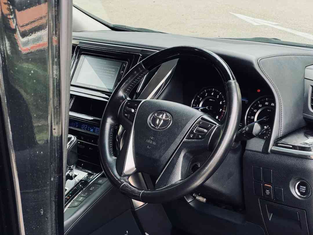 Toyota Vellfire 3.5 ZA G-Edition 7-Seater (A) (Category: Used Cars) located in Singapore. Submitted by carbuyersclub (Listing ID 1442767594, Image 4). Description: Sales Contact:.