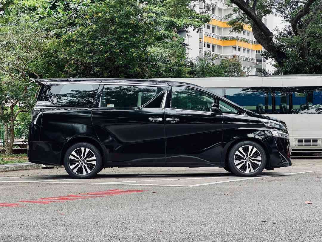 Toyota Vellfire 3.5 ZA G-Edition 7-Seater (A) (Category: Used Cars) located in Singapore. Submitted by carbuyersclub (Listing ID 1442767594, Image 2). Description: Sales Contact:.