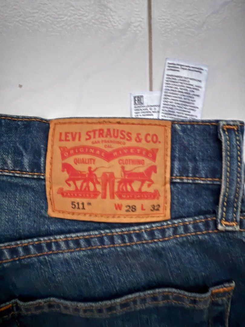 LEVI JEANS (511") (Category: Jeans) located in Singapore. Submitted by iwbetaitai (Listing ID 1415040160, Image 3). Description: 511" W 32 L 32 Slim.