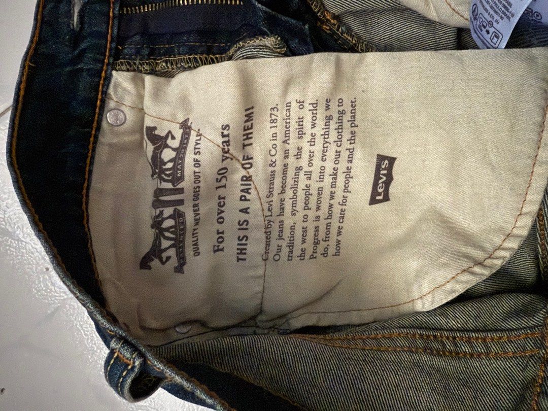 LEVI JEANS (511") (Category: Jeans) located in Singapore. Submitted by iwbetaitai (Listing ID 1415040160, Image 5). Description: 511" W 32 L 32 Slim.