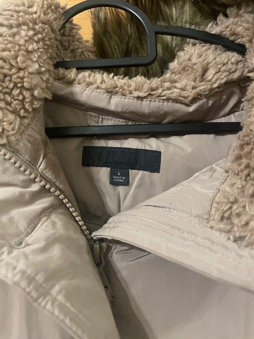 Uniqlo Down Puffer Jacket (Category: Coats, Jackets and Outerwear) located in Singapore. Submitted by lambskewers (Listing ID 1414904543, Image 2). Description: Labelled Uniqlo kids size but can fit ladies XS-S ♥️ Authentic Uniqlo, keeps very very warm and the fur hood is detachable as well! Price low to clear.