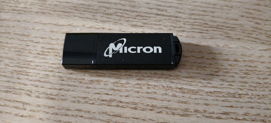 Micron USB Flash Drive (Category: Hard Disks & Thumbdrives) located in Singapore. Submitted by octarnab (Listing ID 1415902884, Image 1). Description: - Black Micron USB flash drive - 58GB.