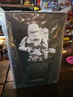 Hot Toys 1/6 Scale Star Wars TFA First Order Flametrooper MMS326 (2016)