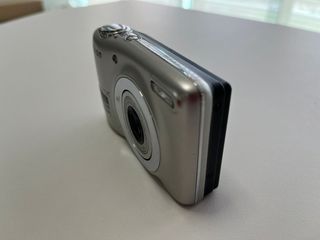 Nikon COOLPIX L25 Digital Camera with Case