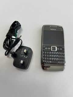 Nokia E71 Mobile Phone with Charger