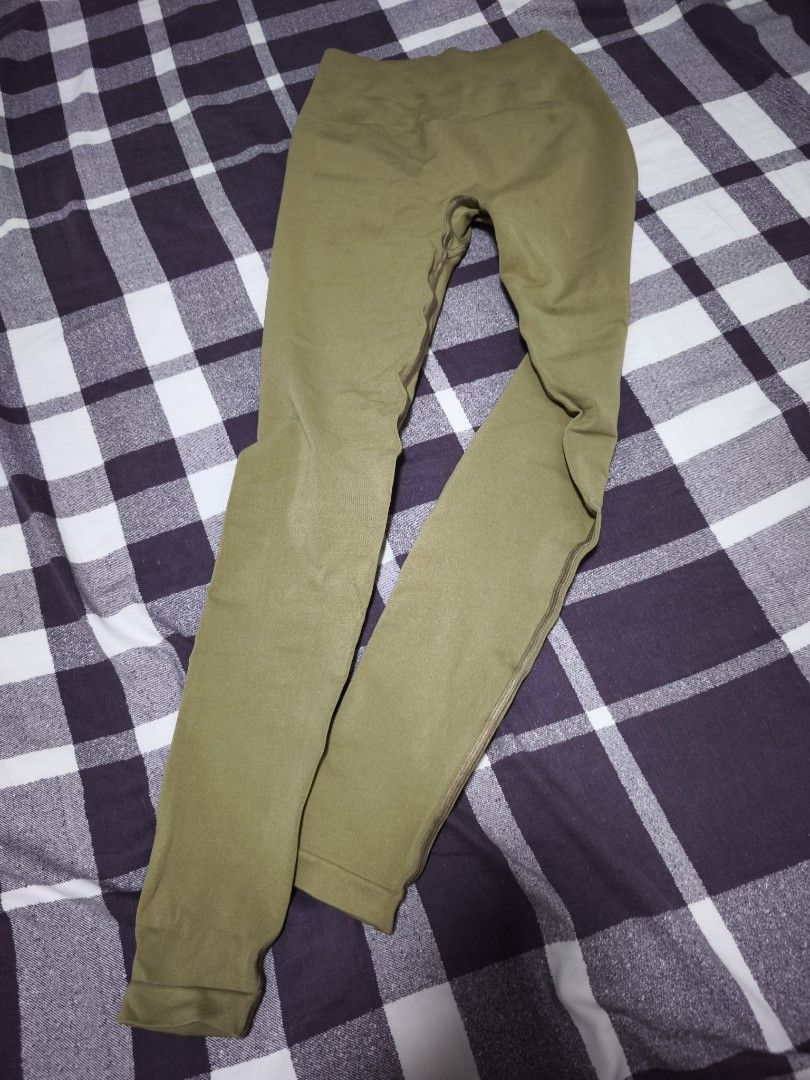 Alphalet amplify leggings chai color xs (Category: Activewear) located in Singapore. Submitted by lydia.liuyang0613 (Listing ID 1418167036, Image 2). Description: selling because too many leggings. price negotiable.