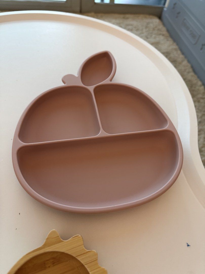 Jamie Kay & Other Brands Baby Feeding Set - Cloud Mat, Plates, Bib (Category: Weaning & Toddler Feeding) located in Singapore. Submitted by bossbabeee (Listing ID 1422407734, Image 3). Description: .