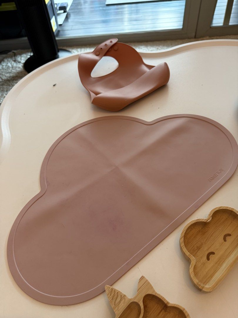 Jamie Kay & Other Brands Baby Feeding Set - Cloud Mat, Plates, Bib (Category: Weaning & Toddler Feeding) located in Singapore. Submitted by bossbabeee (Listing ID 1422407734, Image 6). Description: .
