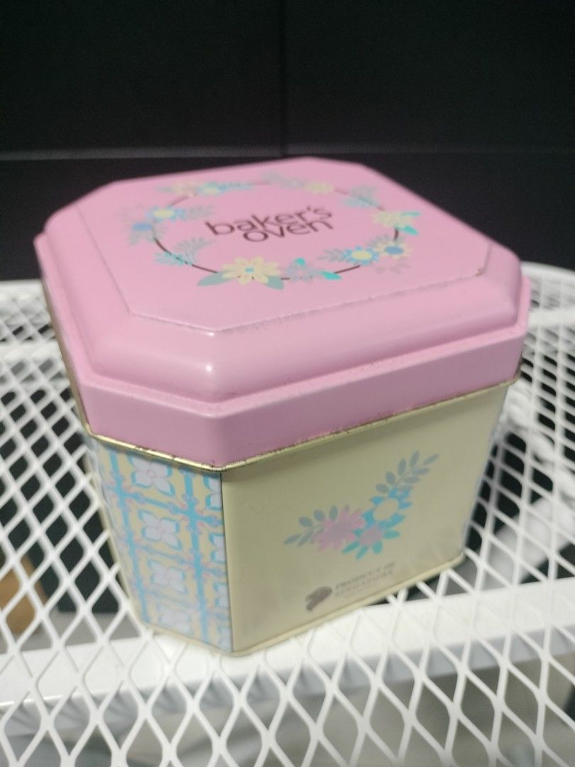 Assorted Unused Tin Boxes (Category: Storage Boxes & Baskets) located in Singapore. Submitted by 9nine79 (Listing ID 1423617137, Image 5). Description: Cookies & Mooncake Boxes - As In What Is Condition, But Relatively In A Good Shape. Please Arrange Your Own Prck Up Or Courier Thanks. All For $5 Or $1 Each .