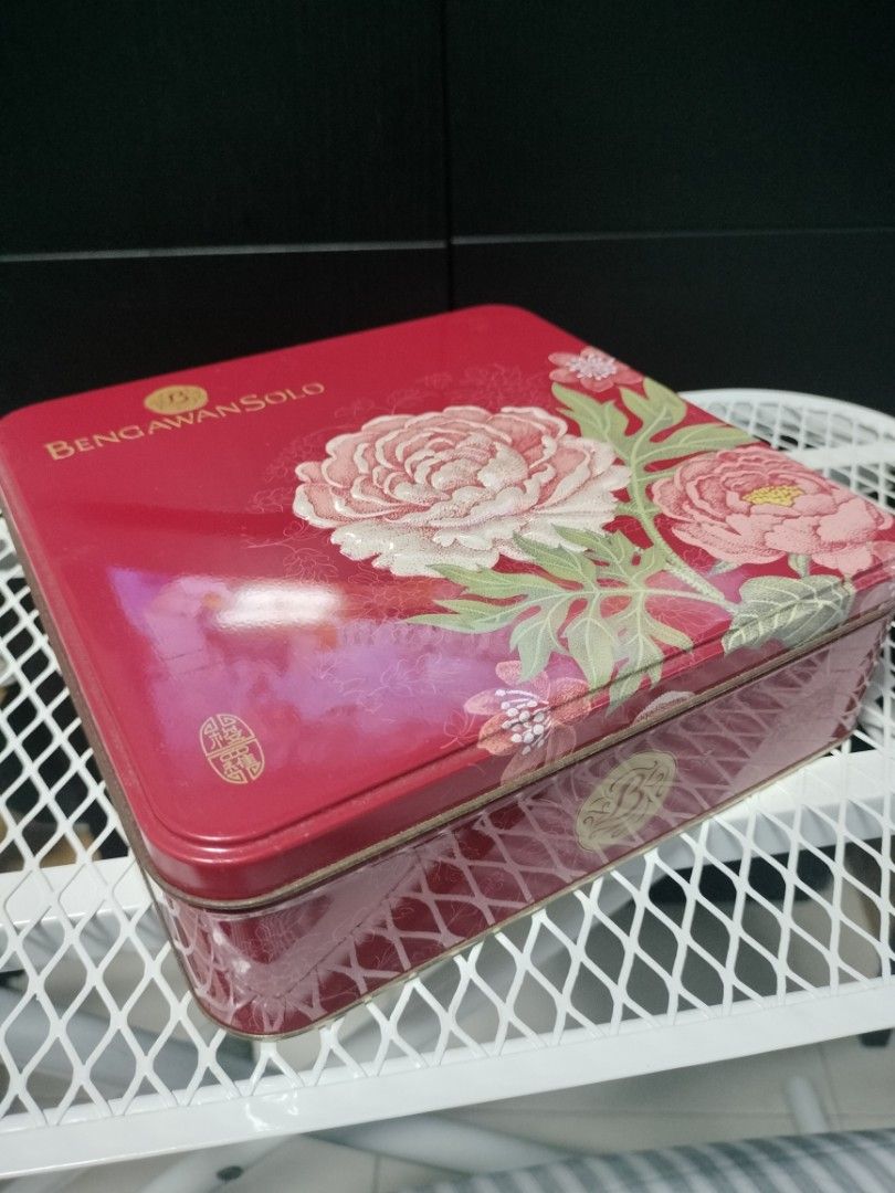 Assorted Unused Tin Boxes (Category: Storage Boxes & Baskets) located in Singapore. Submitted by 9nine79 (Listing ID 1423617137, Image 4). Description: Cookies & Mooncake Boxes - As In What Is Condition, But Relatively In A Good Shape. Please Arrange Your Own Prck Up Or Courier Thanks. All For $5 Or $1 Each .