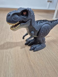 Robo Alive attacking grey t-rex battery powered robotic toy by zuru