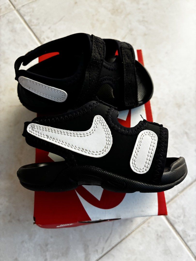 Young Children Nike shoes (Category: Babies & Kids Fashion) located in Singapore. Submitted by bobsgp (Listing ID 1429075318, Image 2). Description: -> 2 pair of N.I.K.E shoes - black one brand new | 21 or size 6 => 20$ - white one barely worn | Eur 23.5 or 13cm => 30$.