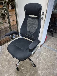 Gaming/office  chair with upgraded wheels (Vhive)