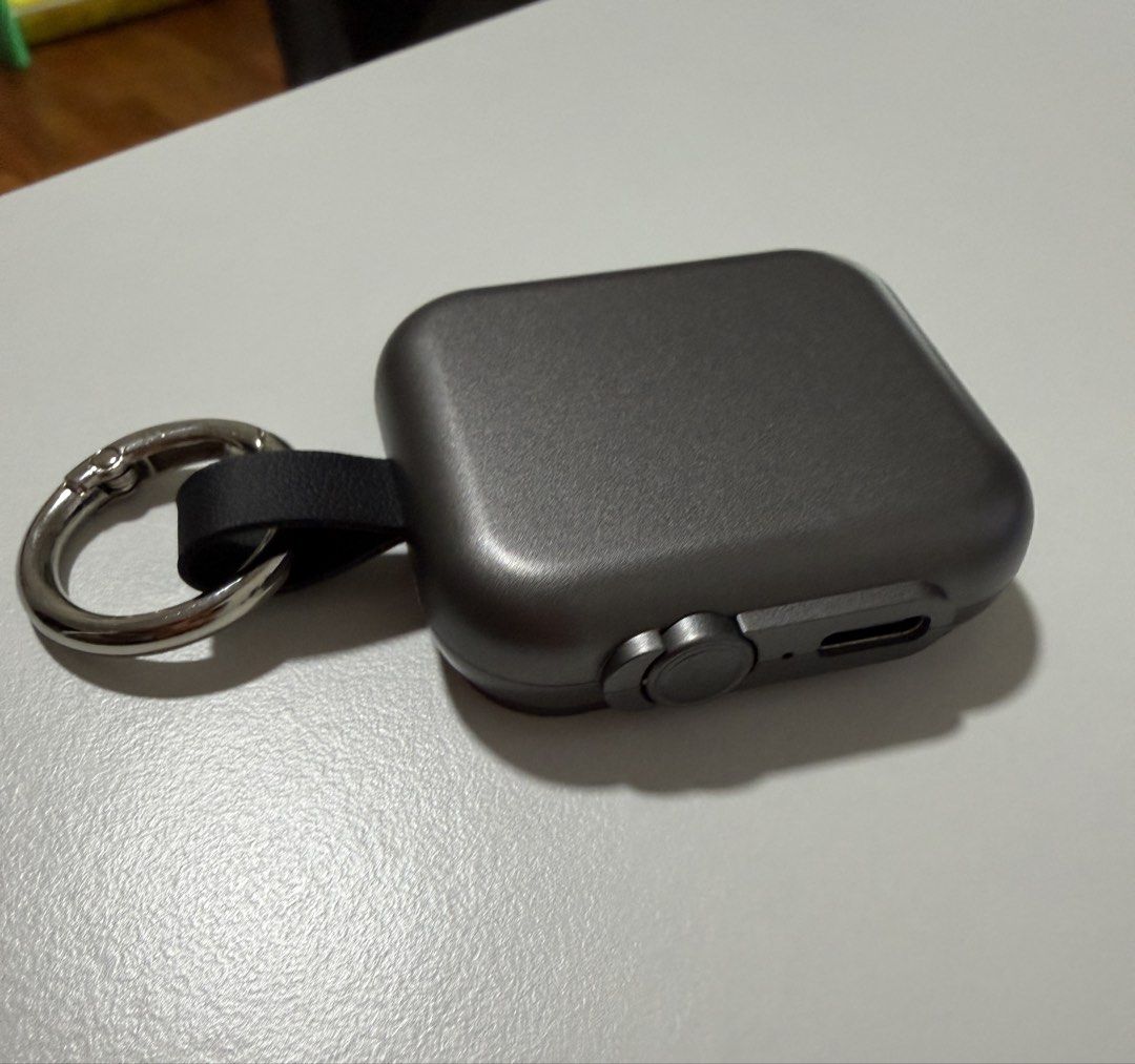 Portable MagSafe charger for Apple Watch (Category: Power Banks & Chargers) located in Singapore. Submitted by engemm (Listing ID 1432008236, Image 3). Description: Mini portable 5W power bank for Apple Watch. .