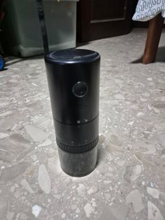 Portable electric grinder for coffee beans