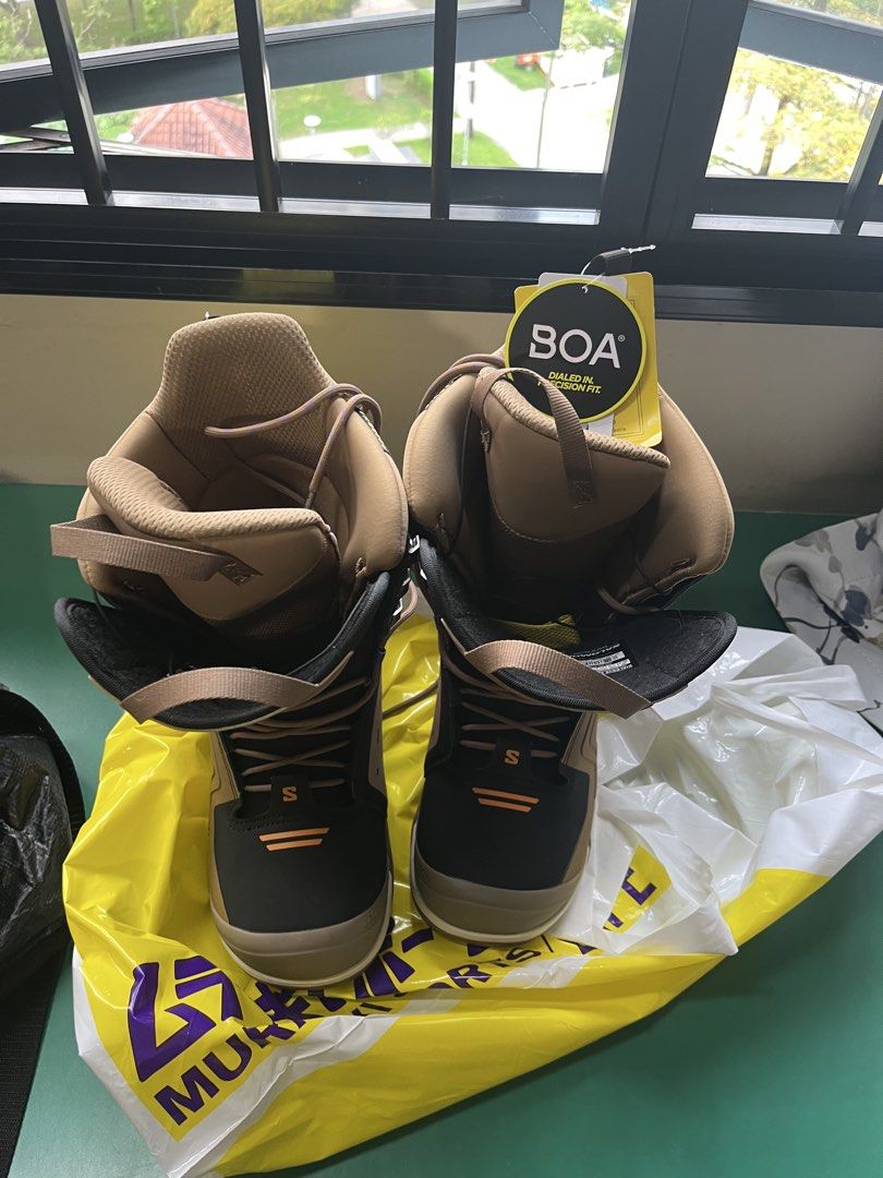 Salomon Dialogue Lace SJ BOA Snowboard Boots (US 8.5) (Category: Other Sports Equipment and Supplies) located in Singapore. Submitted by kc95123 (Listing ID 1434710896, Image 3). Description: - Mondo size 26.5cm, EU 41.5, US 8.5 - Brand new Salomon Dialogue Lace SJ BOA snowboard boots. - Never been used, with tags still attached. - No box - Open to test before buying.