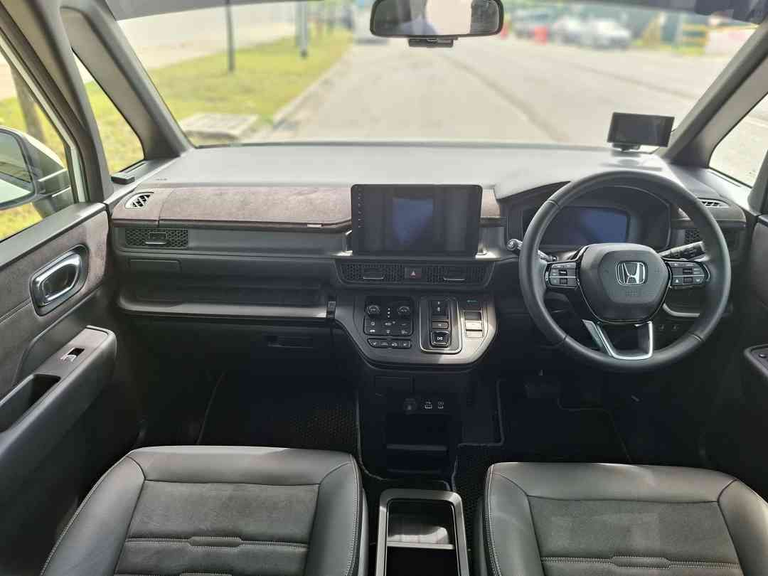 Honda Stepwagon Hybrid 2.0 Spada e-HEV 7-Seater Honda Sensing (A) (Category: Used Cars) located in Singapore. Submitted by preciseauto (Listing ID 1431078868, Image 7). Description: 🔥🔥BOSS SAY ALL MUST GO CLEARANCE SALE🔥🔥 🚨CHEAPEST CARS IN THE MARKET🚨 🚘$500 DRIVEAWAY🚘 🏦LOWEST INTEREST FROM 1.48%🏦 🟢1 YEAR WARRANTY🟢 🔧FREE 1 YEAR SERVICING🔧 🏬 Vehicle 120 Points INSPECTION CHECK By In House Workshop BEFORE we put them for SALE 🚕 PHV D