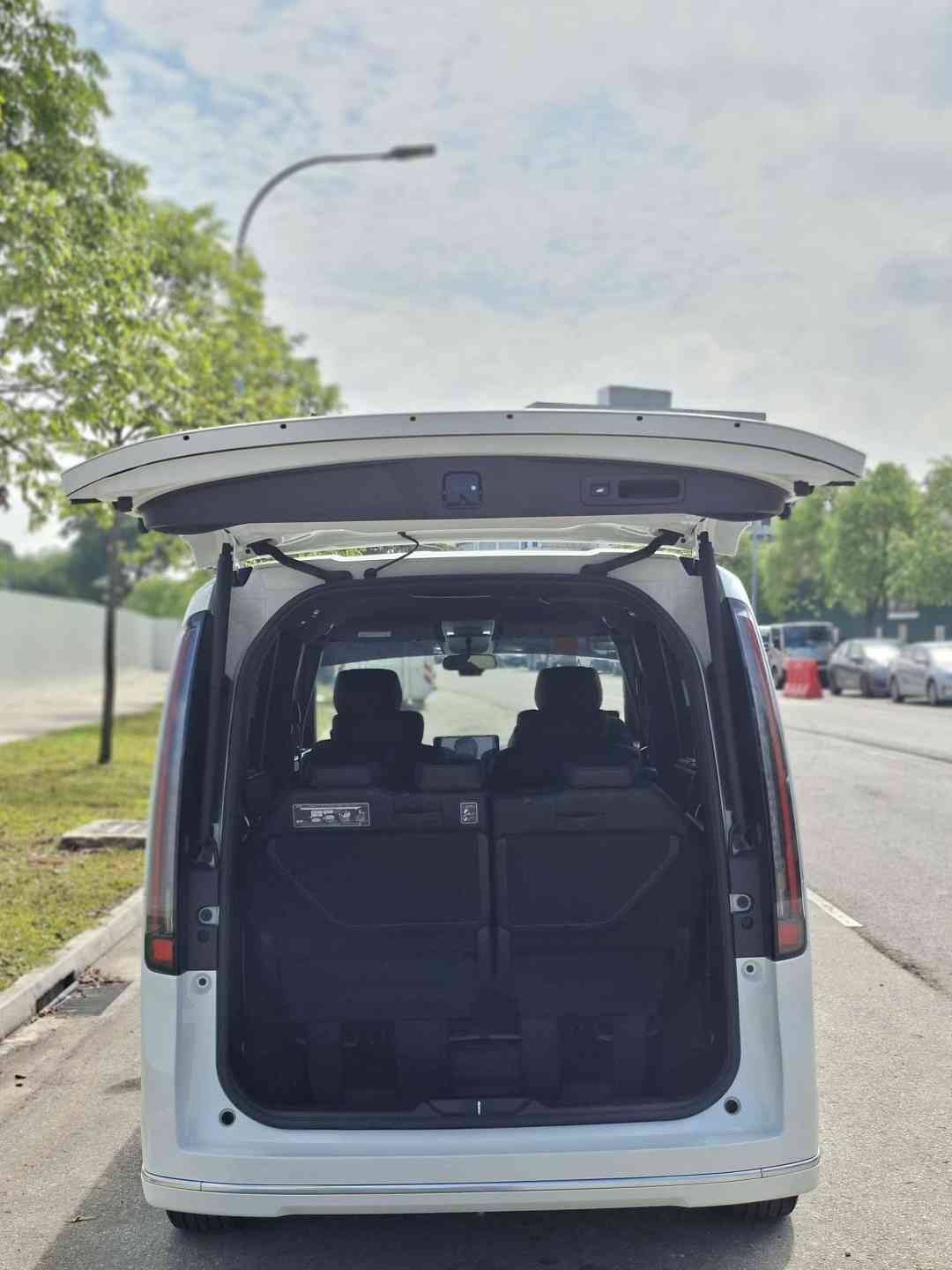Honda Stepwagon Hybrid 2.0 Spada e-HEV 7-Seater Honda Sensing (A) (Category: Used Cars) located in Singapore. Submitted by preciseauto (Listing ID 1431078868, Image 5). Description: 🔥🔥BOSS SAY ALL MUST GO CLEARANCE SALE🔥🔥 🚨CHEAPEST CARS IN THE MARKET🚨 🚘$500 DRIVEAWAY🚘 🏦LOWEST INTEREST FROM 1.48%🏦 🟢1 YEAR WARRANTY🟢 🔧FREE 1 YEAR SERVICING🔧 🏬 Vehicle 120 Points INSPECTION CHECK By In House Workshop BEFORE we put them for SALE 🚕 PHV D