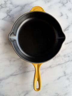 Le Creuset Classic Cast Iron Handle Skillet, 9"