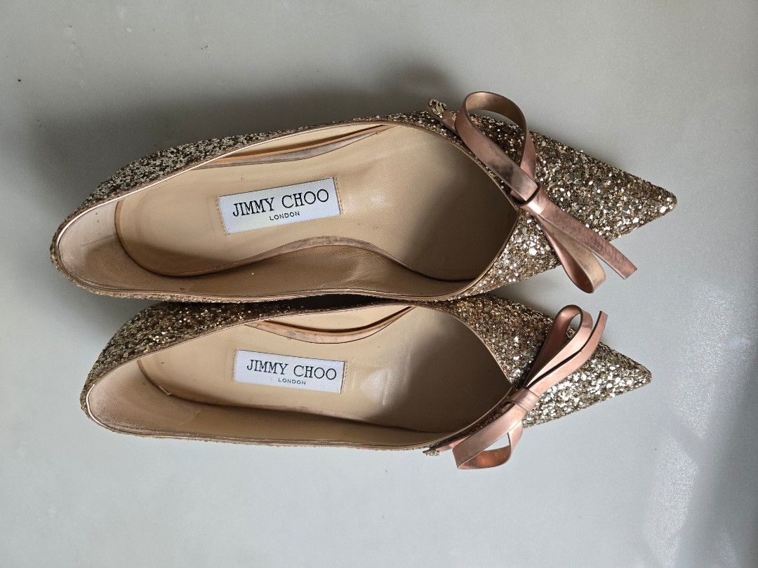 Jimmy Choo Glitter Flats with Bow Detail (Category: Flats) located in Singapore. Submitted by michellexinyi1688-59720 (Listing ID 1438296498, Image 1). Description: Authentic Jimmy Choo gold glitter flats with bow original price $1.400 can nego Size is 37.5.